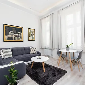 https://apt-two-bedroom-starowislna-36-jewish-quarter.krakowhotelspoland.com